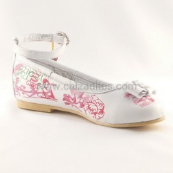 Zapatos blancos con estampado de flores de Lea Lelo