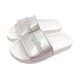 Sandalias de goma para niña en color plata metalizado, de Conguitos